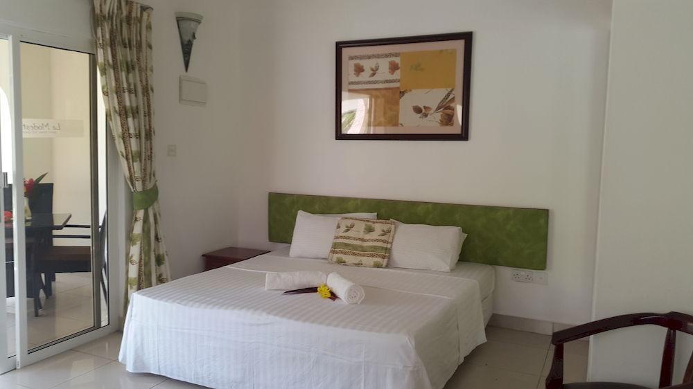 La Modestie Guest House Grand Anse  Exterior photo