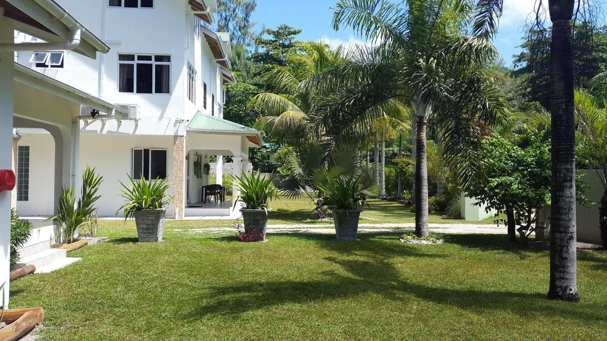 La Modestie Guest House Grand Anse  Exterior photo