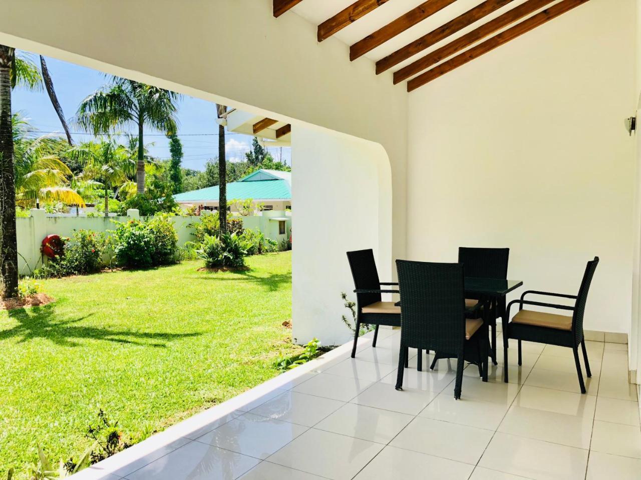 La Modestie Guest House Grand Anse  Exterior photo